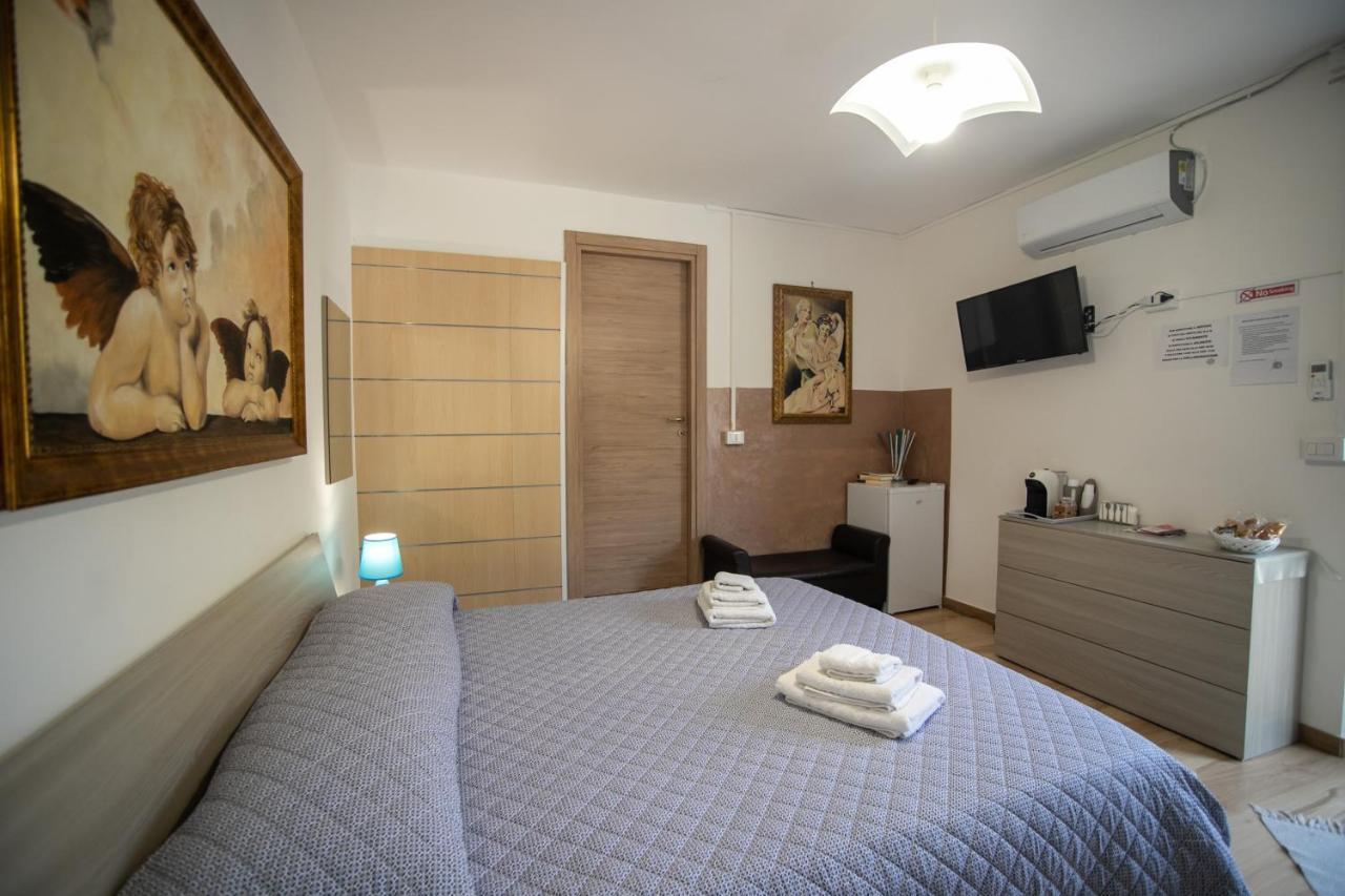 Royal Rooms Terracina Eksteriør bilde