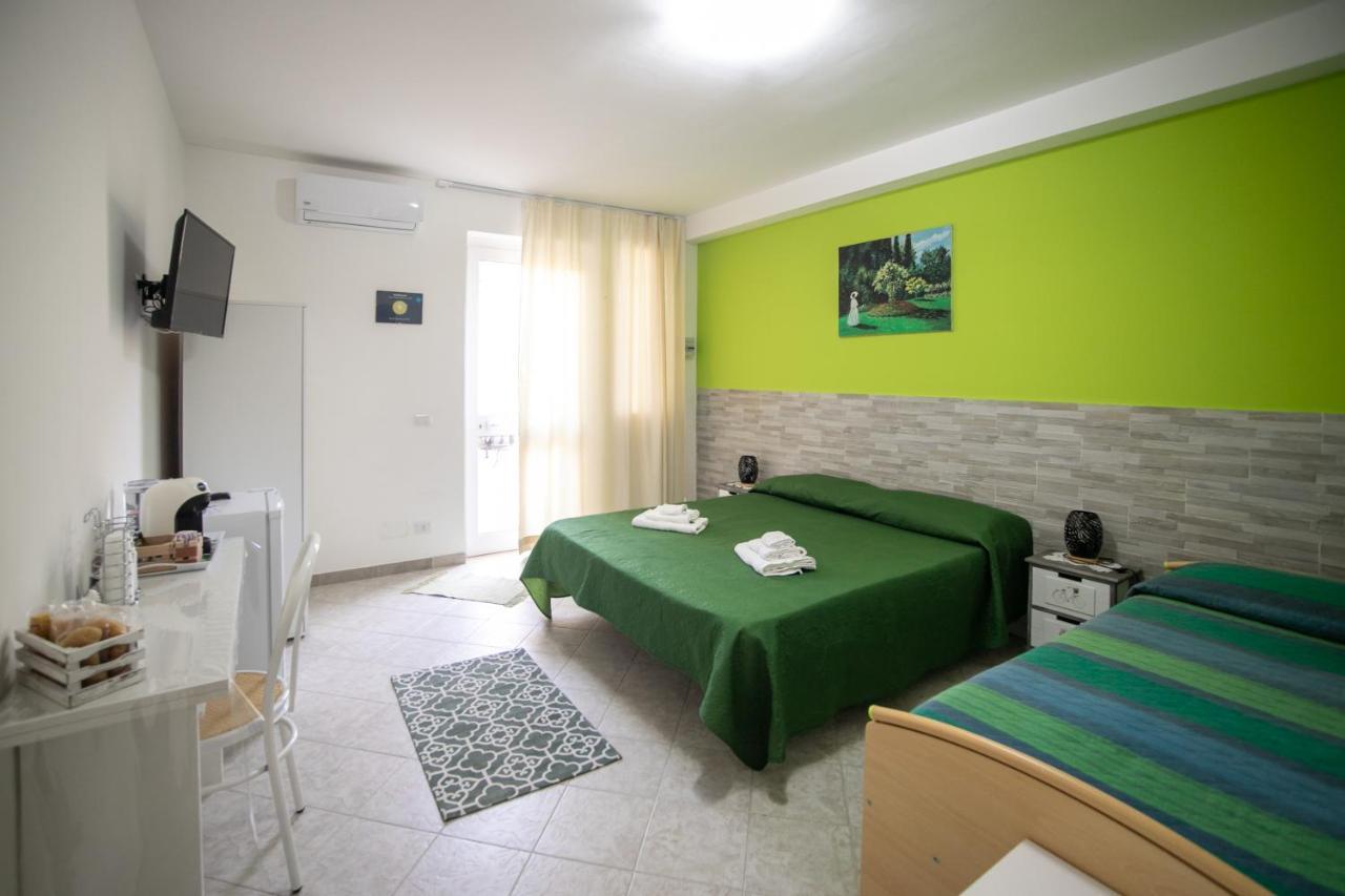 Royal Rooms Terracina Eksteriør bilde